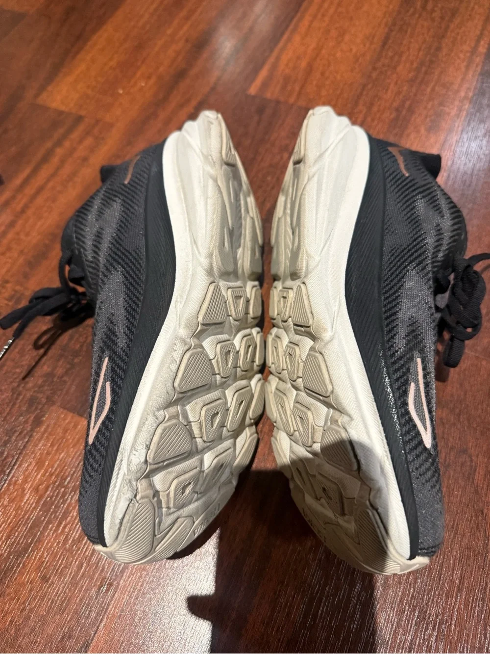 Hoka Clifton 9 Shoes, Size 8.5